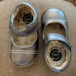 Livie & Luca Size 5 First Walkers Sole